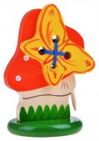 Шнуровка "Мухомор с бабочкой" на подставке